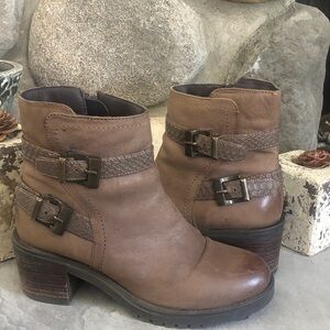 VintageFoundaryCo CASTEL MOTO Boots Leather 7.5 Ankle 2.5”Heel SideZip EUC
